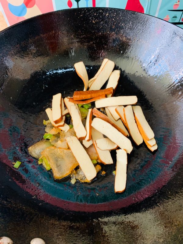 腊肉香干配芦笋