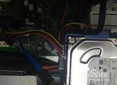 电脑黑屏开不了机如何解决