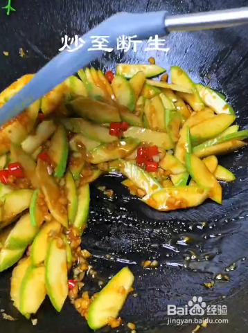 西葫芦炒鸡蛋的做法