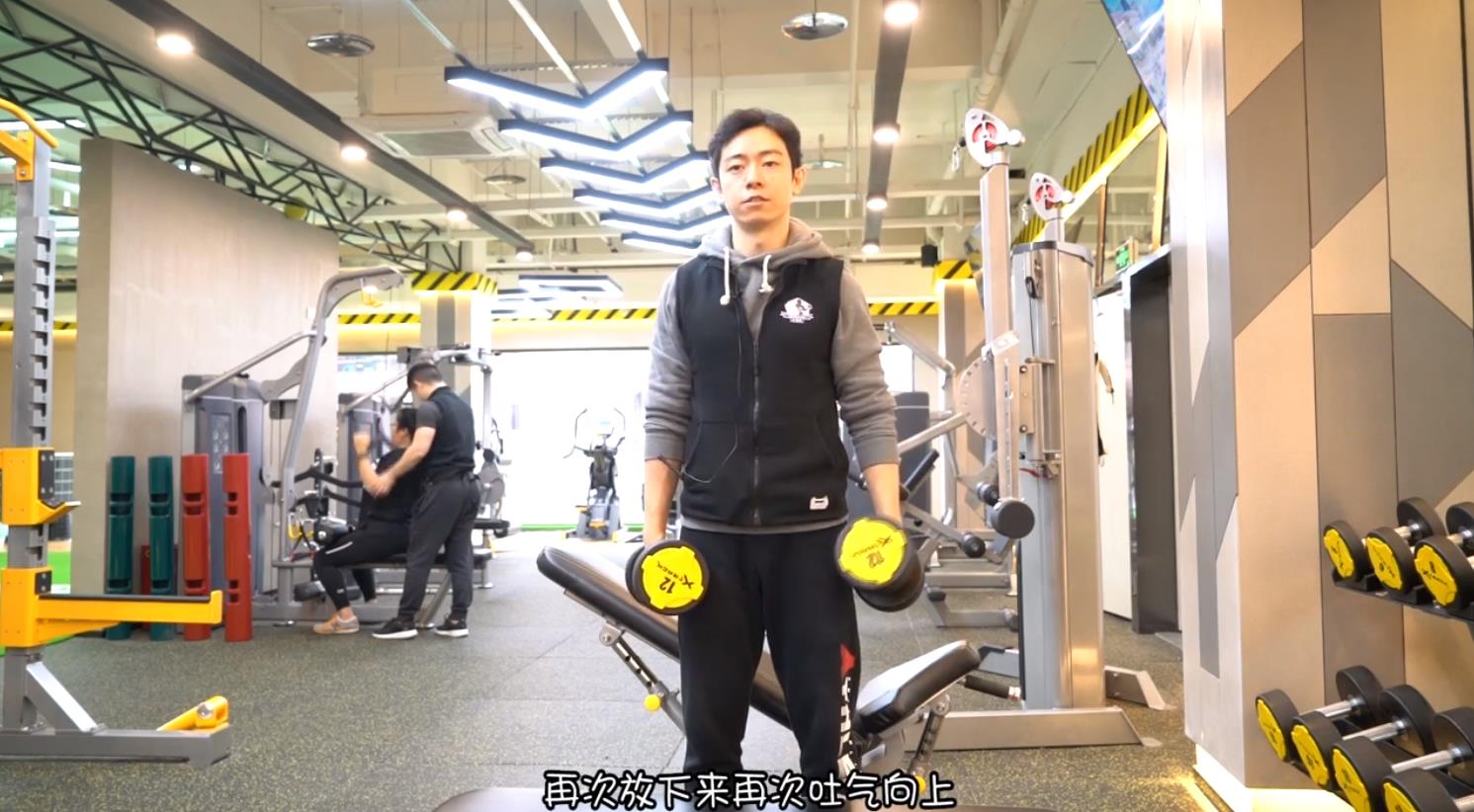 如何锻炼肱二头肌?