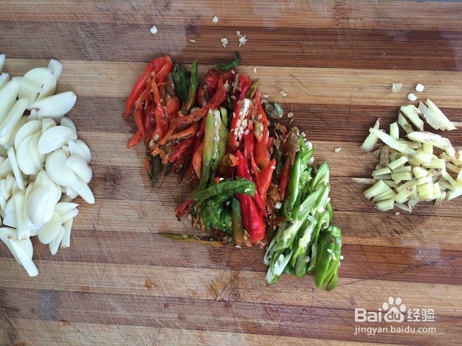 鲜椒蒜瓣炖豆腐