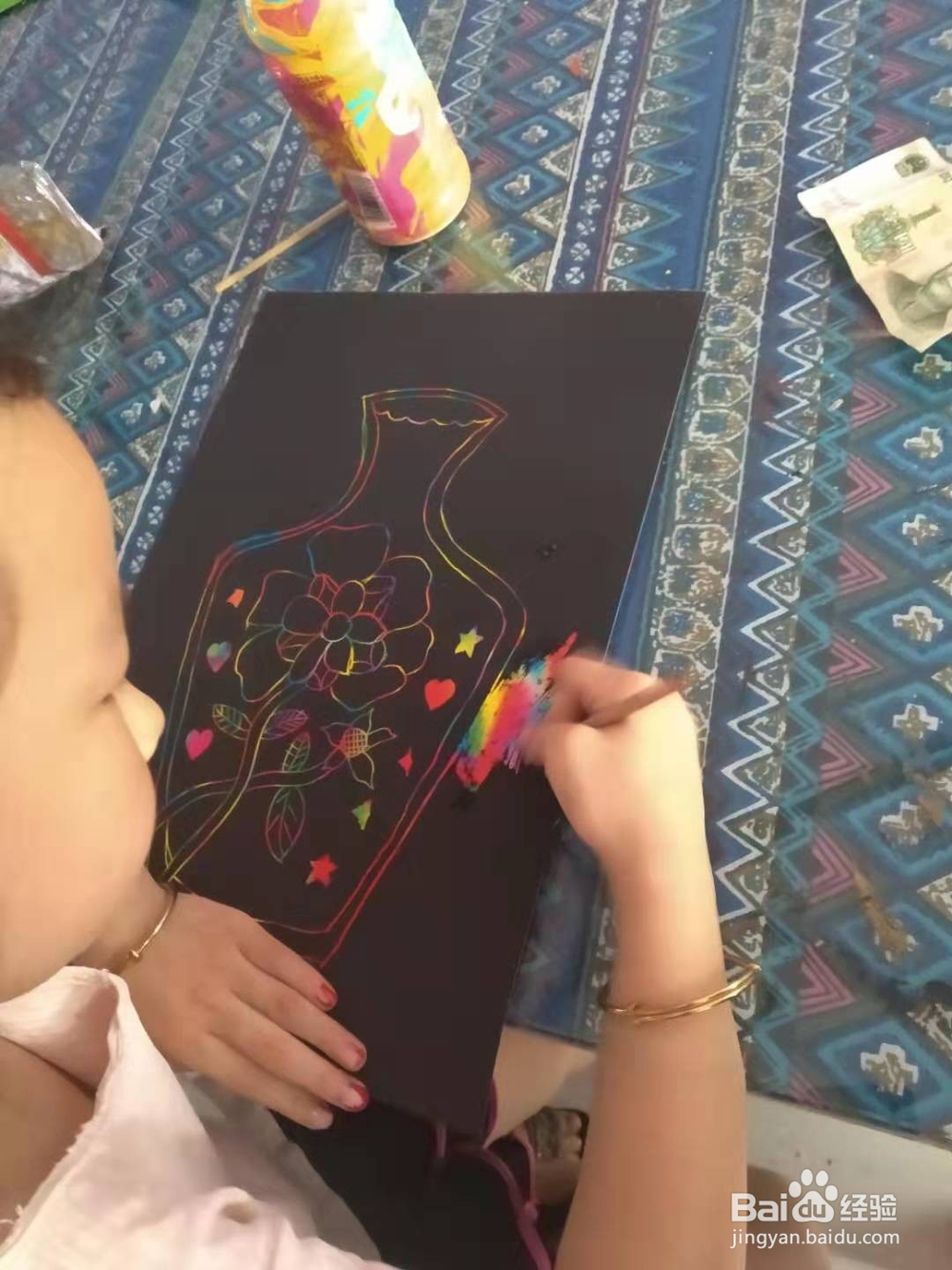 怎么画一张刮画花瓶