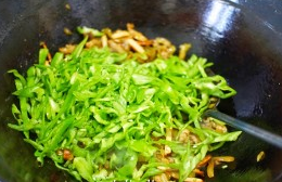 榨菜青椒炒香干怎么做？