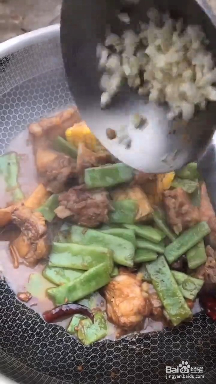 如何在家自制排骨烧豆角