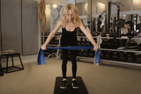 如何训练美胸 8式瑜伽动作让你拥有完美胸型