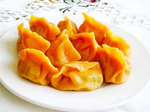 胡萝卜汁猪肉饺子