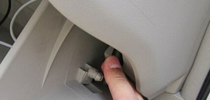 标志508空调滤芯更换步骤