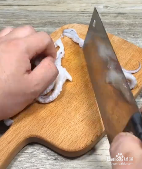 如何制作鱿鱼蒸粉丝？