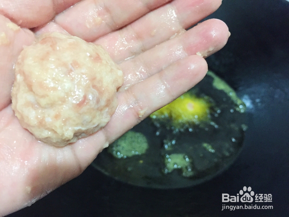 做出入味的竹荪肉圆子炸肉丸