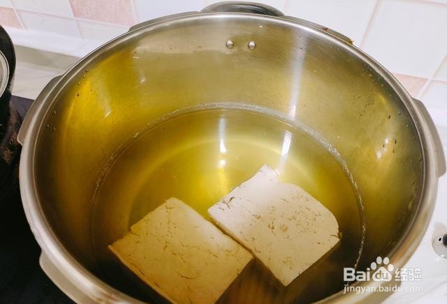 家庭自制铁锅炖五花肉