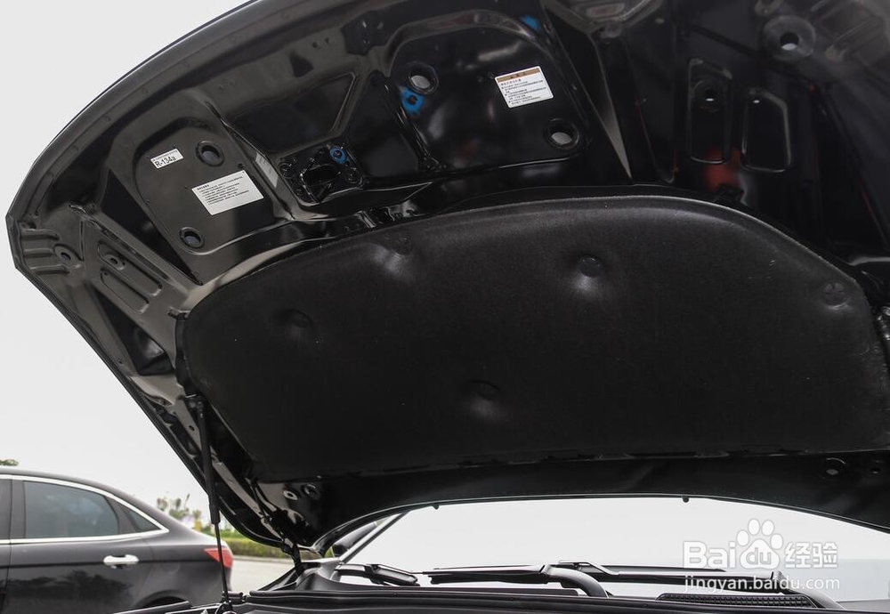 雅阁引擎盖怎么打开 发动机盖开关在哪里