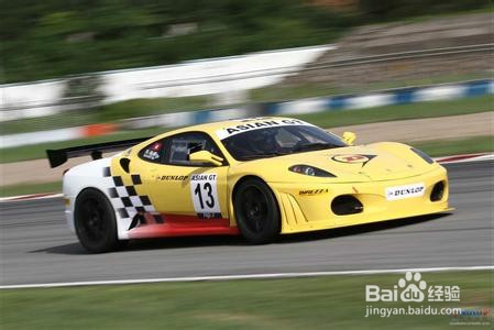 论赛车手如何快速熟悉新车道