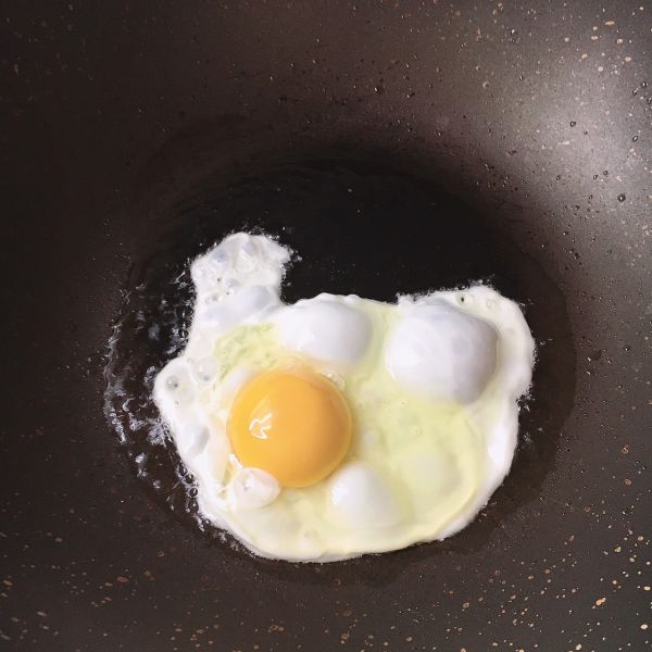 鸡蛋火腿开放三明治