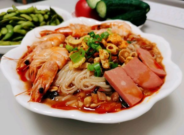 番茄浓汤螺蛳粉