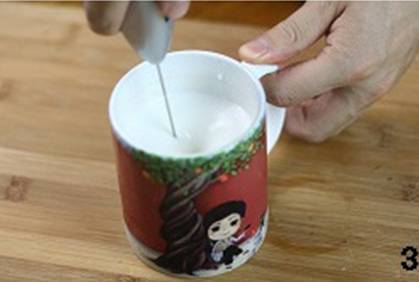 怎样居家制作冰抹茶牛奶