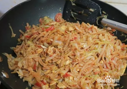 怎么做鸡蛋香肠炒软饼