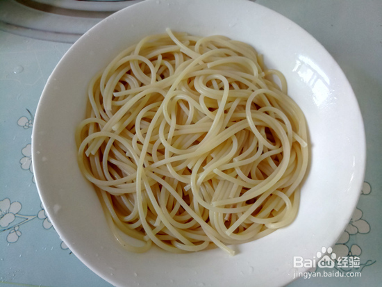 黑胡椒酱牛肉肠意面