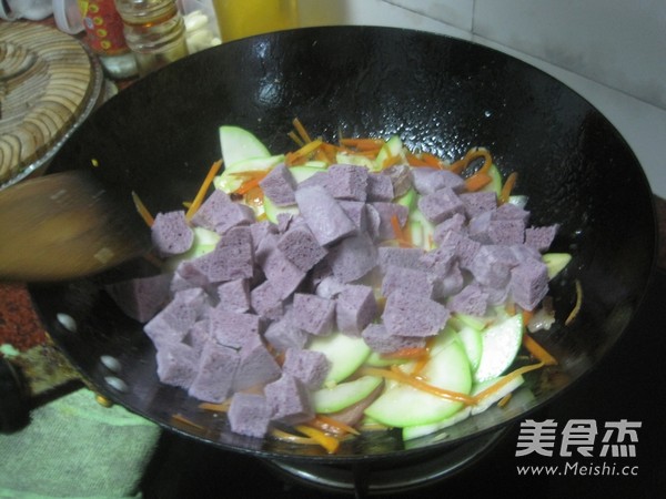 腊味炒紫薯馒头