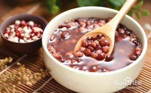 喝红豆薏米粥的好处及注意事项
