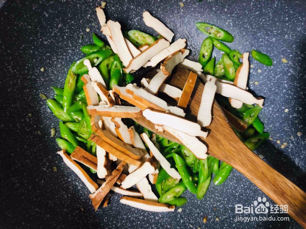 青椒炒香干的做法