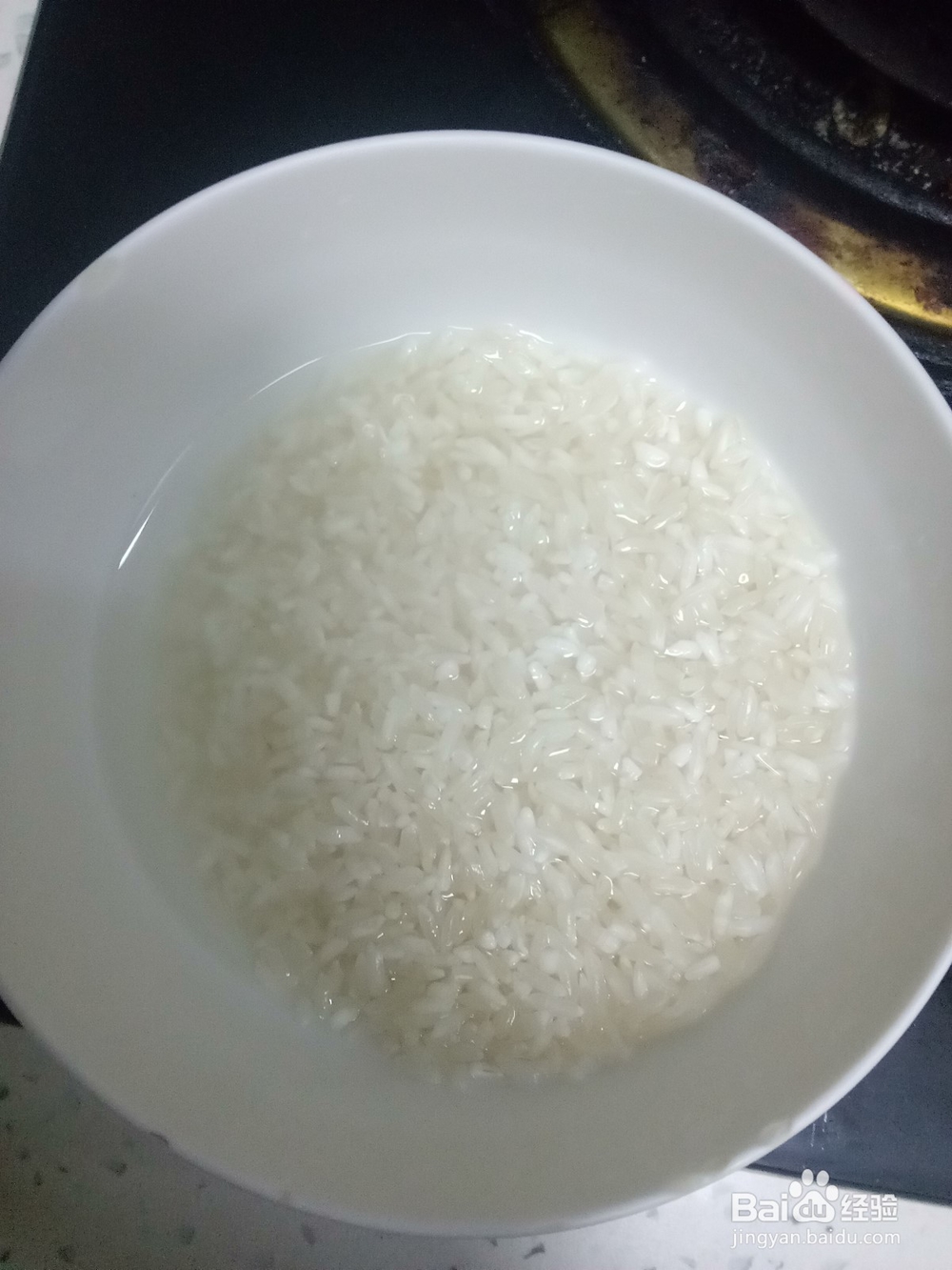 红糖银耳葡萄干百合粥