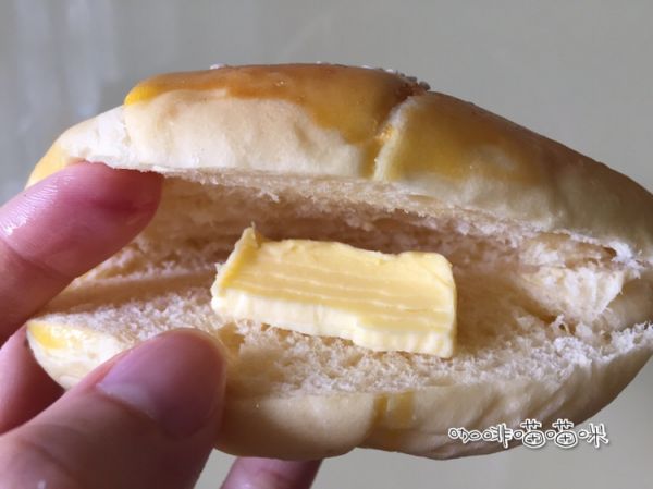 芙蓉蛋夹培根芝士牛角包
