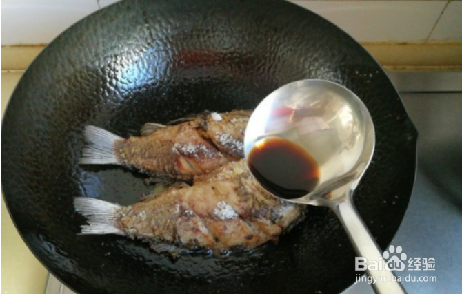 如何制作红烧鲫鱼？