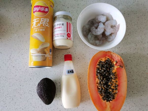 薯片鲜虾水果沙拉