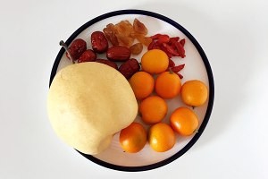 冰糖雪梨金桔饮的做法