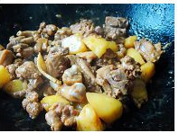 非常适合夏季吃的肉菜——土豆焖鸭