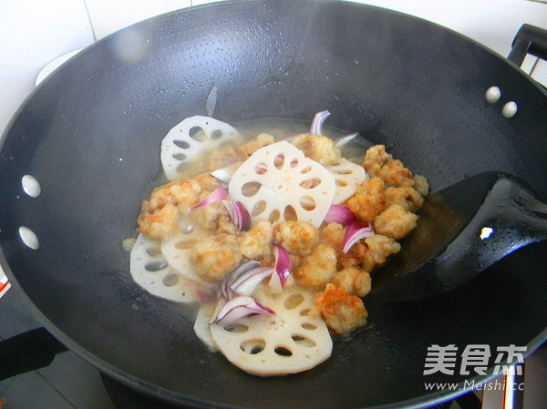 藕片烩肉段的做法