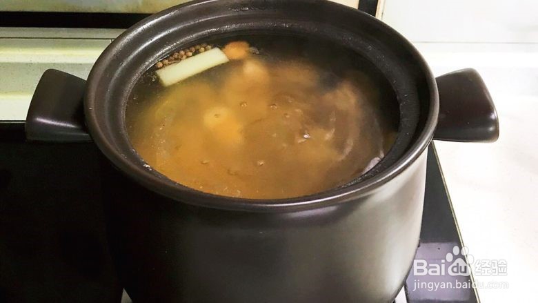 砂锅脊骨鲜藕汤