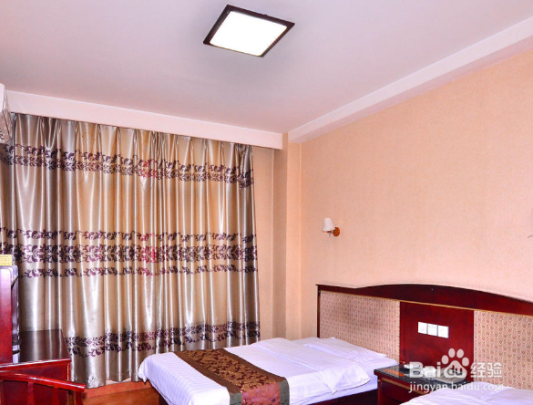 如何检查宾馆内是否有摄像头？