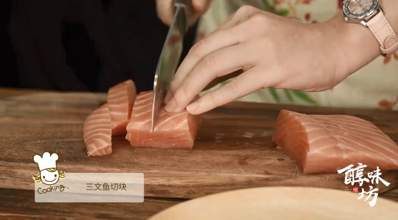 如何做出鲜美爽口的三文鱼刺身盖饭