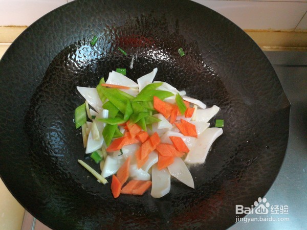 怎么做鱿鱼烩烤麸