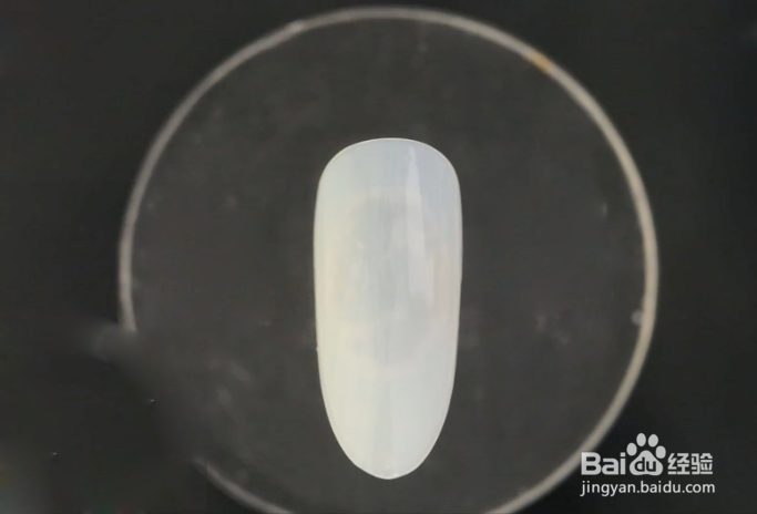 怎样做梦幻蓝底雪景指甲？