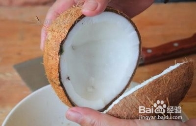 如何轻松弄出椰子肉？