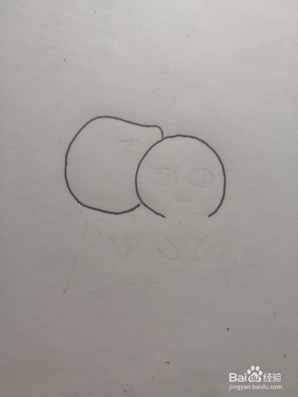 如何画一个小可爱咬另一个小可爱