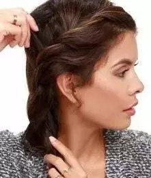 好看的侧编发是怎么编的呢