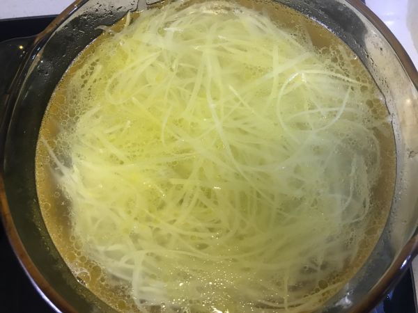 橄榄菜凉拌脆口土豆丝