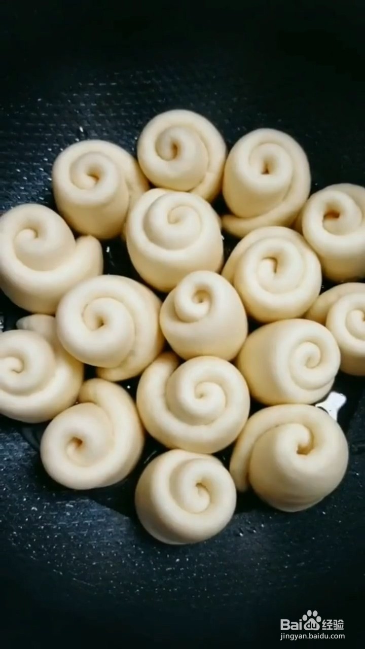 如何制作松软好吃的蜂蜜小面包