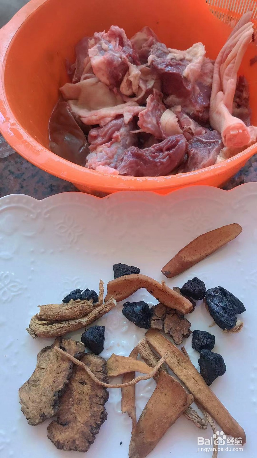 四物鸭汤的做法