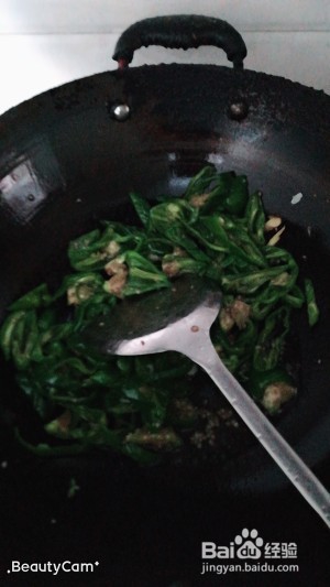食补养生青椒炒青西红柿的做法