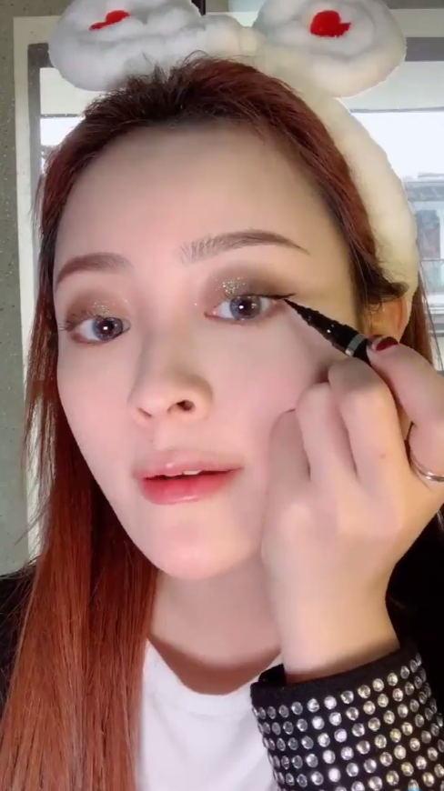 参加party画一个精致的妆,快来看看吧