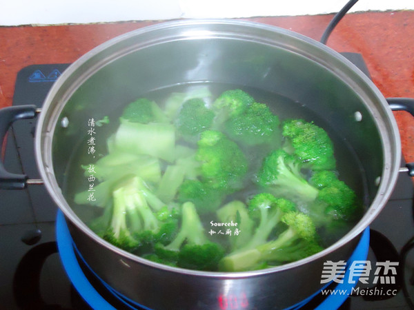 西兰花爆炒鱿鱼圈