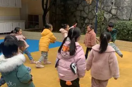 背后写字游戏一般都写什么字