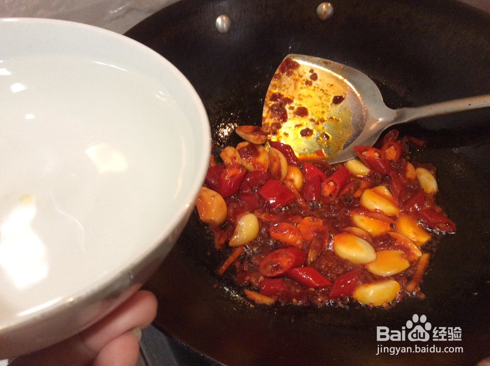 蒜子鲶鱼的做法