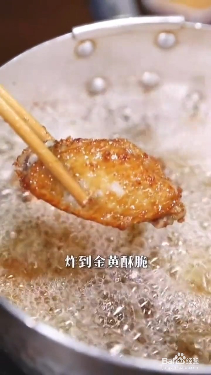 如何制作肉多汁的蒜香鸡翅