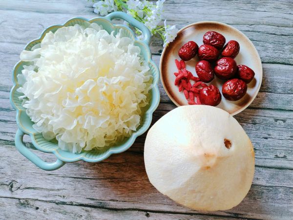 椰汁银耳红枣羹