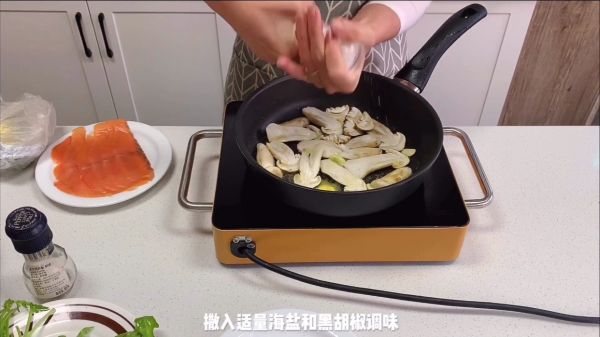 烟熏三文鱼松茸卷